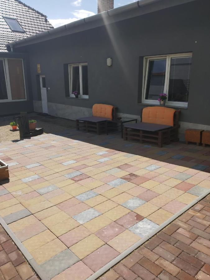 Apartmán blízko Brna s dobovými dekoracemi Appartamento Melcany Esterno foto