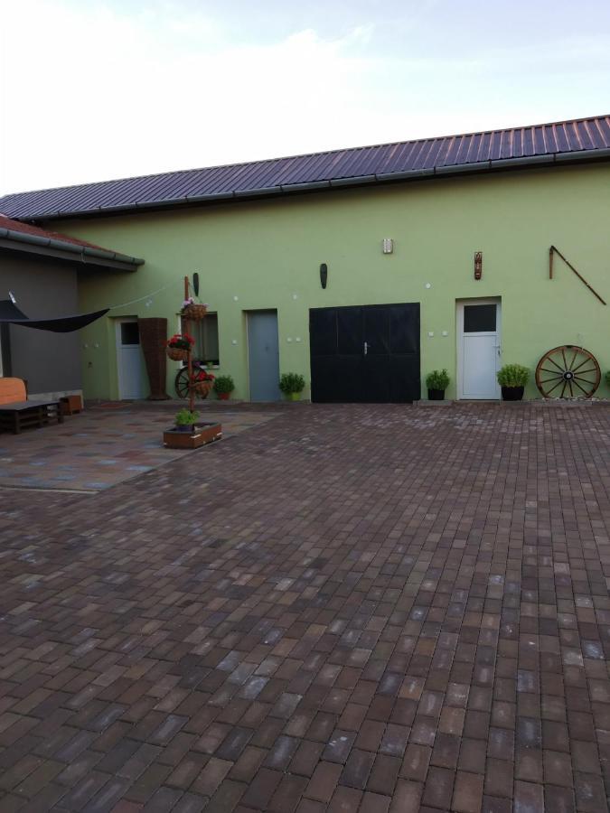 Apartmán blízko Brna s dobovými dekoracemi Appartamento Melcany Esterno foto