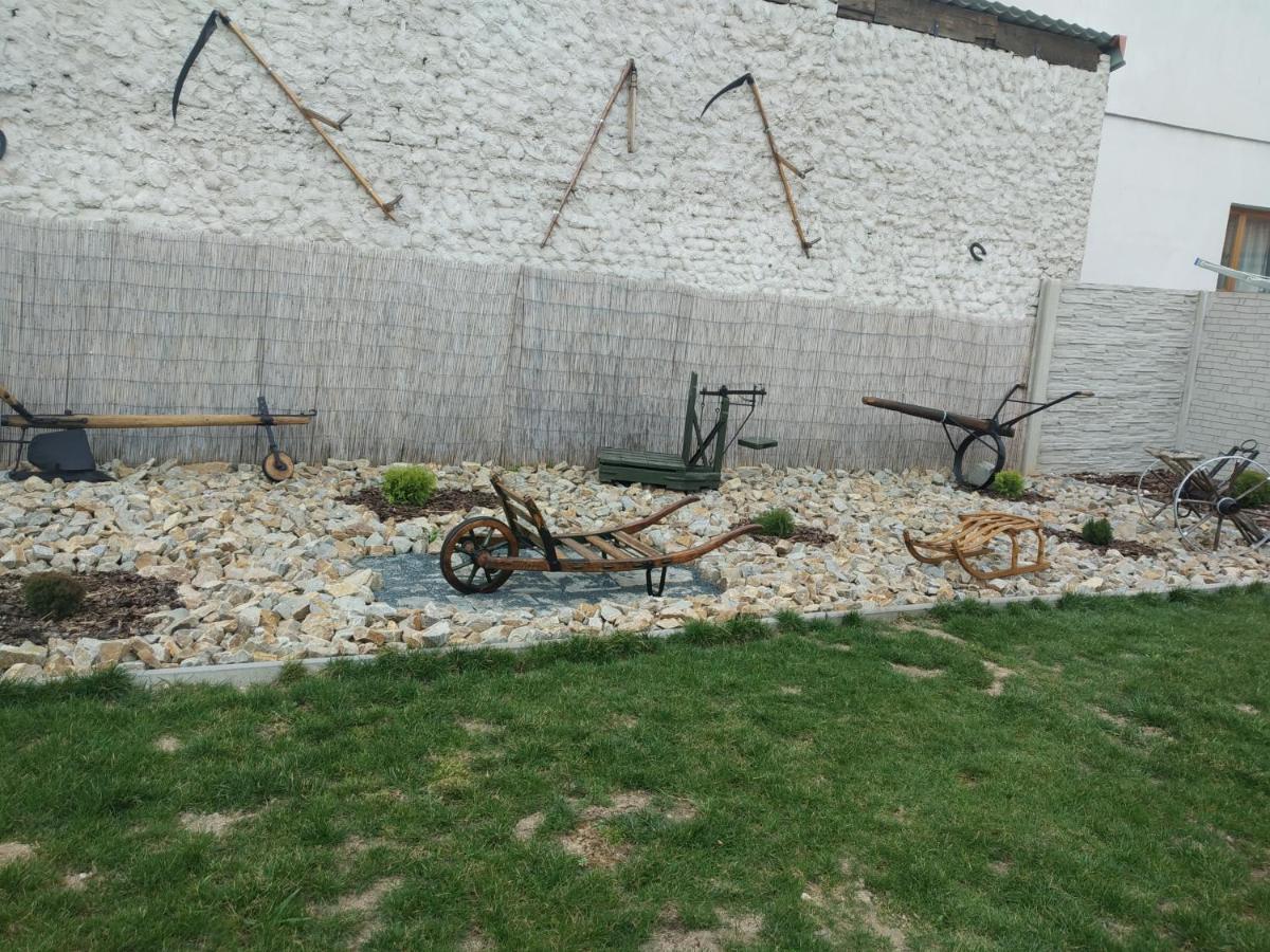 Apartmán blízko Brna s dobovými dekoracemi Appartamento Melcany Esterno foto